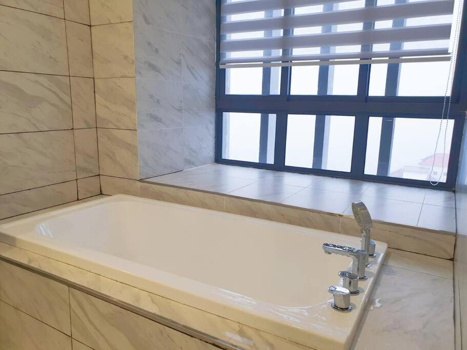 Seaview#Warmth#Netflix#Privatebathtub#Seasideluxurycondo#Imperioresidence Malacca Εξωτερικό φωτογραφία